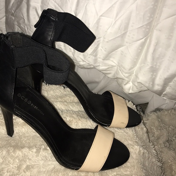 Black and Nude Heels - Picture 2 of 3
